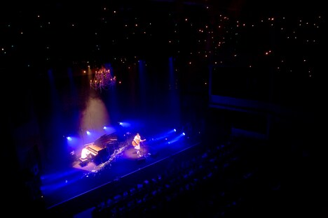 植田真梨恵「Live of Lazward Piano “bilberry tour”」東京・東京グローブ座公演の様子。（撮影：竹谷さくら）