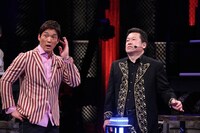 左から長嶋一茂、佐藤二朗。 (c)フジテレビ