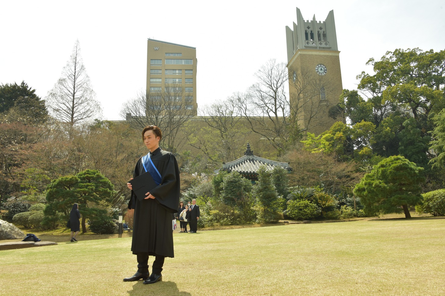 EXILE TETSUYA（EXILE、EXILE THE SECOND）と早稲田大学大隈記念講堂。