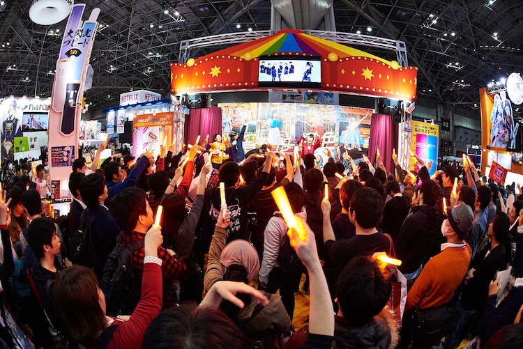 イヤホンズ サンキトウセン がサイリウムダンス世界大会の主題歌に 音楽ナタリー イヤホンズ サンキトウセン がサイリウムダンス世界大会の主題歌に 音楽ナタリー