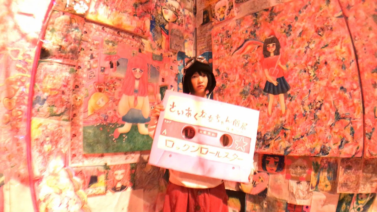 E TICKET PRODUCTION「Right Now feat.水春（桜エビ～ず）」ミュージックビデオのワンシーン。