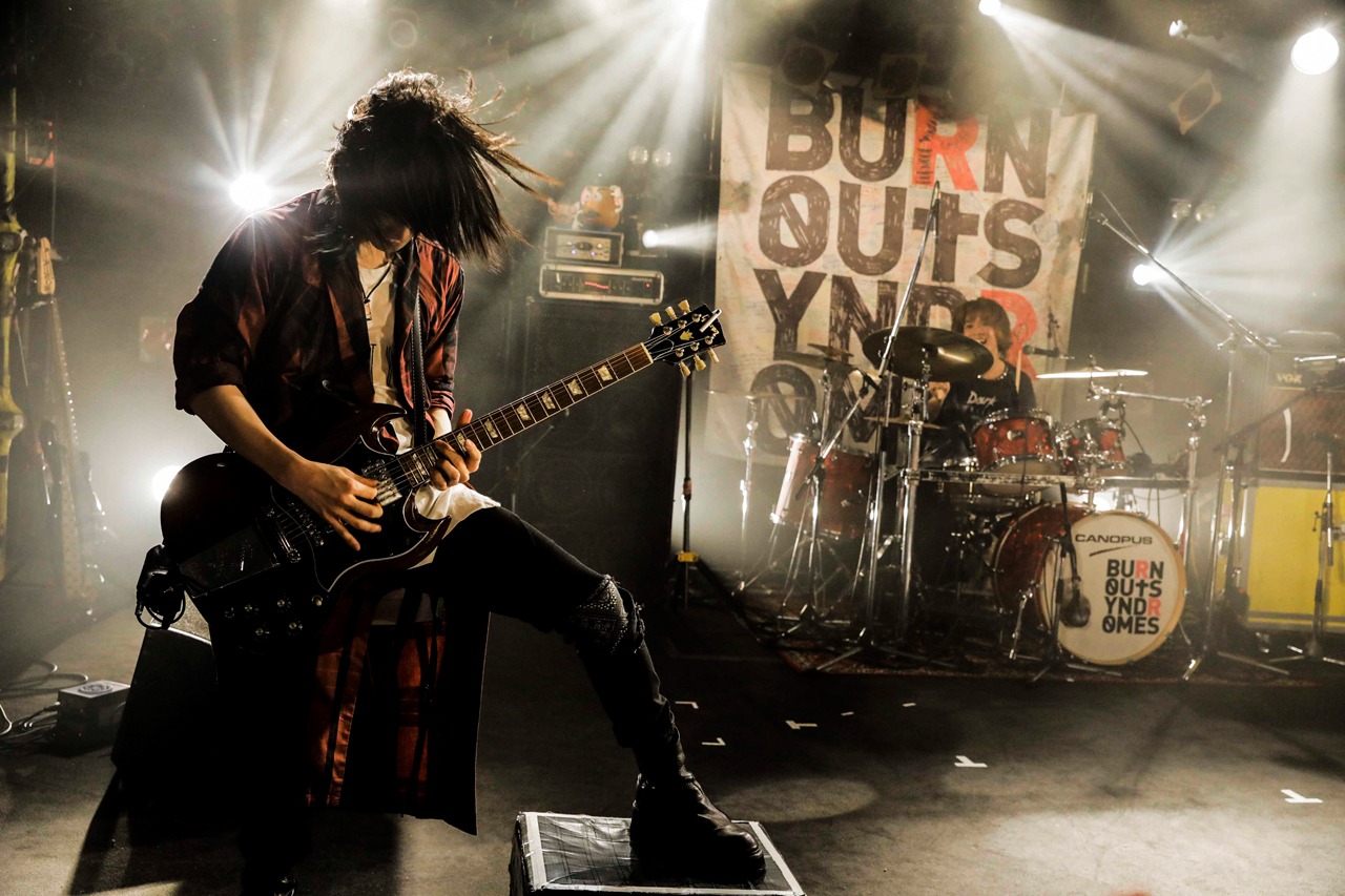 BURNOUT SYNDROMES「全国ワンマンツアー2018『孔雀～いざ真剣勝負～』」東京・渋谷CLUB QUATTRO公演の様子。（Photo by HAJIME KAMIIISAKA）