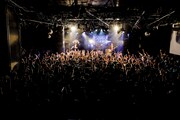 BURNOUT SYNDROMES「全国ワンマンツアー2018『孔雀～いざ真剣勝負～』」東京・渋谷CLUB QUATTRO公演の様子。（Photo by HAJIME KAMIIISAKA）
