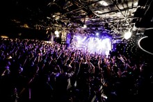 BURNOUT SYNDROMES「全国ワンマンツアー2018『孔雀～いざ真剣勝負～』」東京・渋谷CLUB QUATTRO公演の様子。（Photo by HAJIME KAMIIISAKA）