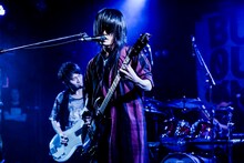 BURNOUT SYNDROMES「全国ワンマンツアー2018『孔雀～いざ真剣勝負～』」東京・渋谷CLUB QUATTRO公演の様子。（Photo by HAJIME KAMIIISAKA）