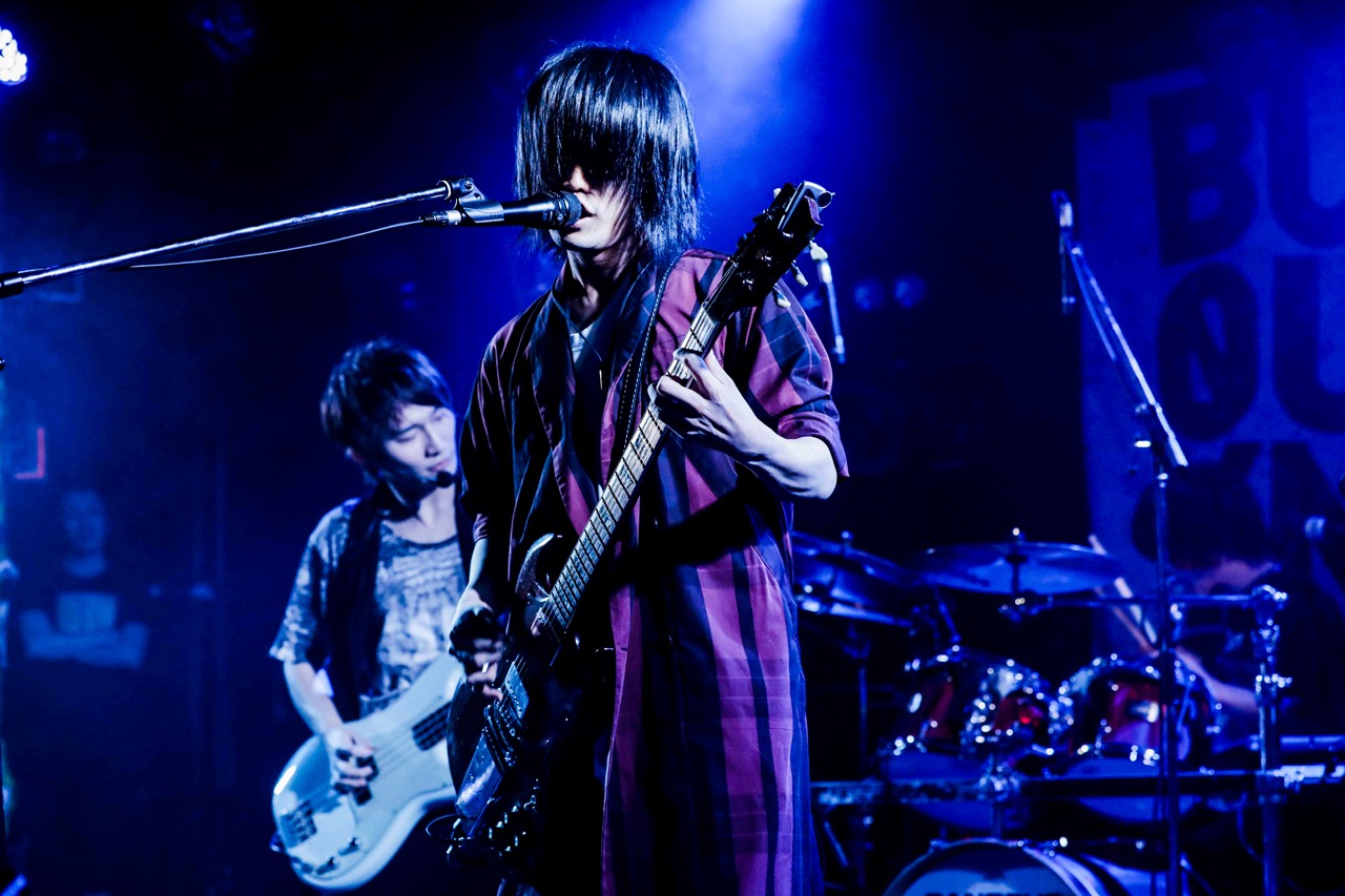 BURNOUT SYNDROMES「全国ワンマンツアー2018『孔雀～いざ真剣勝負～』」東京・渋谷CLUB QUATTRO公演の様子。（Photo by HAJIME KAMIIISAKA）