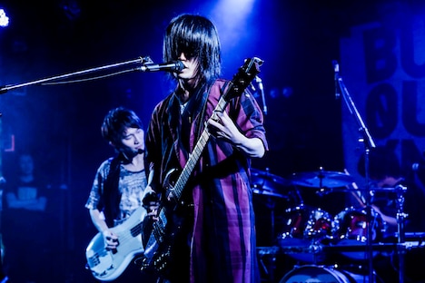 BURNOUT SYNDROMES「全国ワンマンツアー2018『孔雀～いざ真剣勝負～』」東京・渋谷CLUB QUATTRO公演の様子。（Photo by HAJIME KAMIIISAKA）