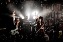 BURNOUT SYNDROMES「全国ワンマンツアー2018『孔雀～いざ真剣勝負～』」東京・渋谷CLUB QUATTRO公演の様子。（Photo by HAJIME KAMIIISAKA）