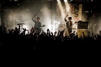 BURNOUT SYNDROMES「全国ワンマンツアー2018『孔雀～いざ真剣勝負～』」東京・渋谷CLUB QUATTRO公演の様子。（Photo by HAJIME KAMIIISAKA）