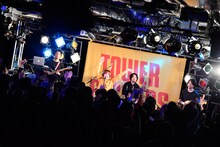 SHE IS SUMMER（写真提供：アソビシステム）