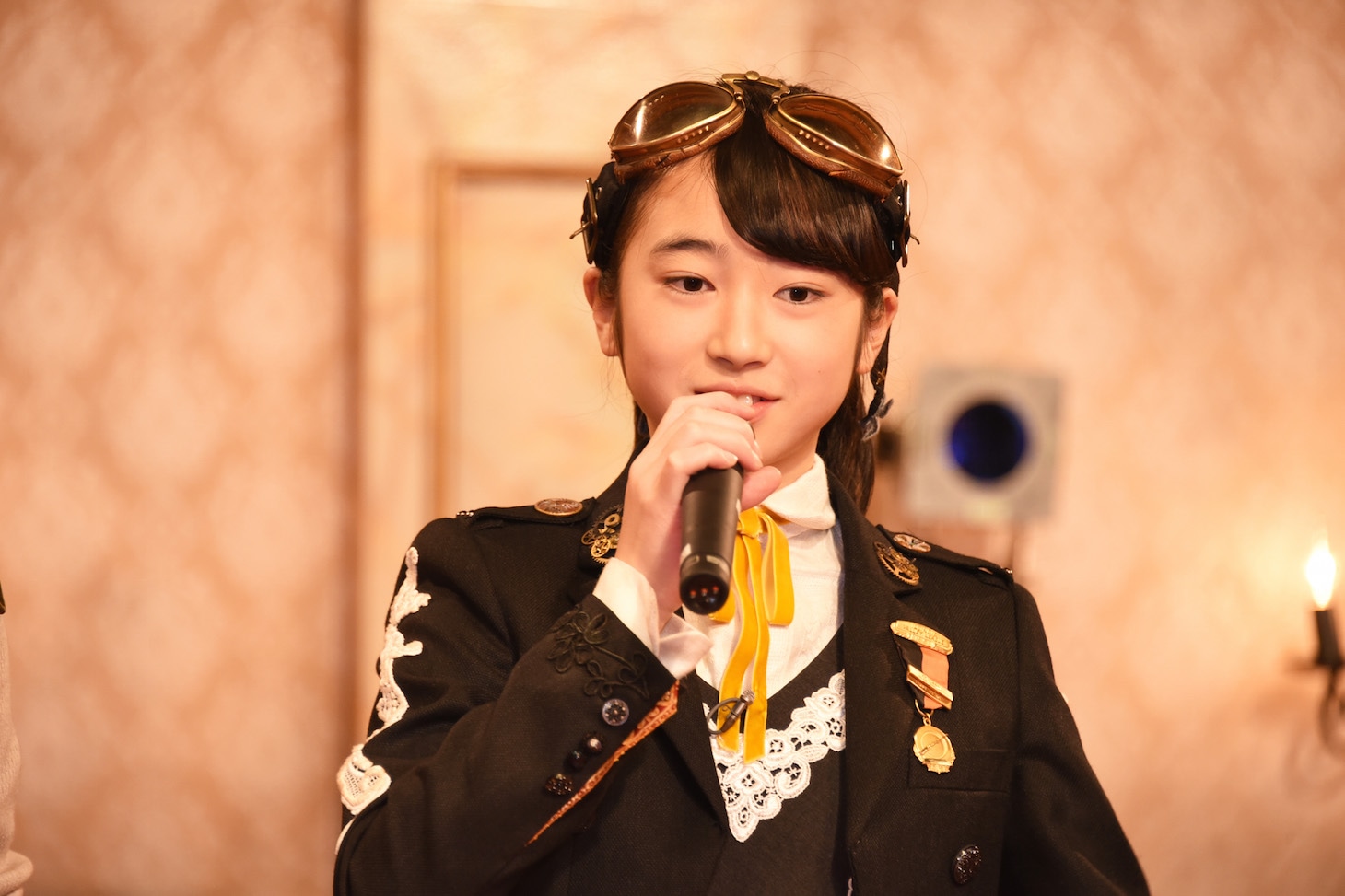 フローラ役の高沢英。