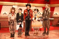 「ムジカ・ピッコリーノ」囲み取材の様子。