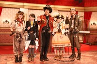 「ムジカ・ピッコリーノ」囲み取材の様子。