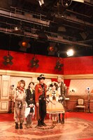 「ムジカ・ピッコリーノ」囲み取材の様子。