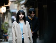 横山由依演じる新堂頼子。