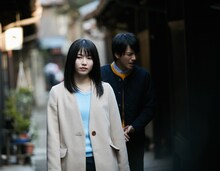 横山由依演じる新堂頼子。