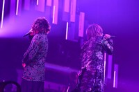 人気画像9位は「まふまふ、友人たちと再び幕張へ！“影アナ”小野友樹もまさかの参戦」より、まふまふとnqrse。（撮影：小松陽祐［ODD JOB］、坂口正光、小境勝巳）