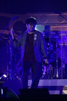 人気画像9位は「まふまふ、友人たちと再び幕張へ！“影アナ”小野友樹もまさかの参戦」より、小野友樹。（撮影：小松陽祐［ODD JOB］、坂口正光、小境勝巳）