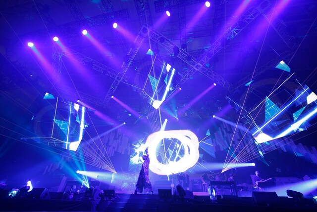 人気画像1位は「まふまふ、友人たちと再び幕張へ！“影アナ”小野友樹もまさかの参戦」より、「ひきこもりでもLIVEがしたい！～明日色ワールドエンド発売記念公演～」の様子。（撮影：小松陽祐［ODD JOB］、坂口正光、小境勝巳）