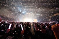 「ひきこもりでもLIVEがしたい！～明日色ワールドエンド発売記念公演～」の様子。（撮影：小松陽祐［ODD JOB］、坂口正光、小境勝巳）