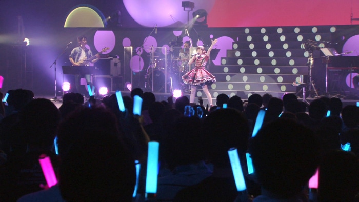 水瀬いのり「Inori Minase 1st LIVE Ready Steady Go!」のワンシーン。