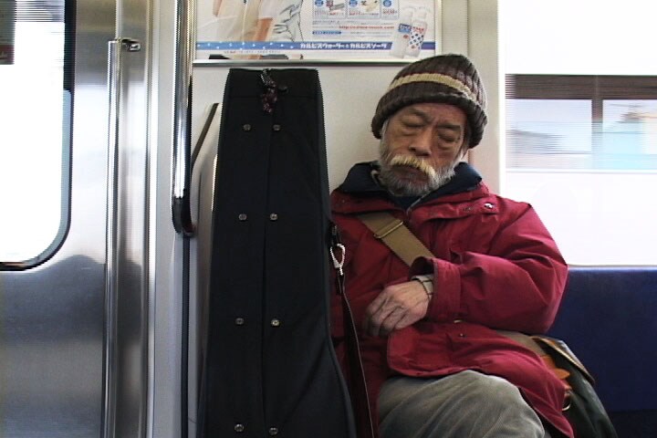 高田渡のドキュメンタリー映画「まるでいつもの夜みたいに」をDVD化