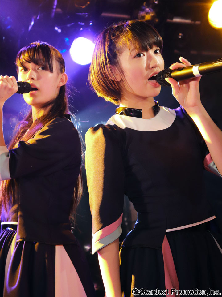 左から村星りじゅ、水春。（写真提供：スターダストプロモーション）