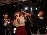 桜エビ～ずワンマンライブ 東京・新宿LOFT公演「みっぴの観桜会おいでやす～」の様子。（写真提供：スターダストプロモーション）