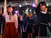 桜エビ～ずワンマンライブ 東京・新宿LOFT公演「みっぴの観桜会おいでやす～」の様子。（写真提供：スターダストプロモーション）