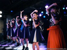 桜エビ～ずワンマンライブ 東京・新宿LOFT公演「みっぴの観桜会おいでやす～」の様子。（写真提供：スターダストプロモーション）