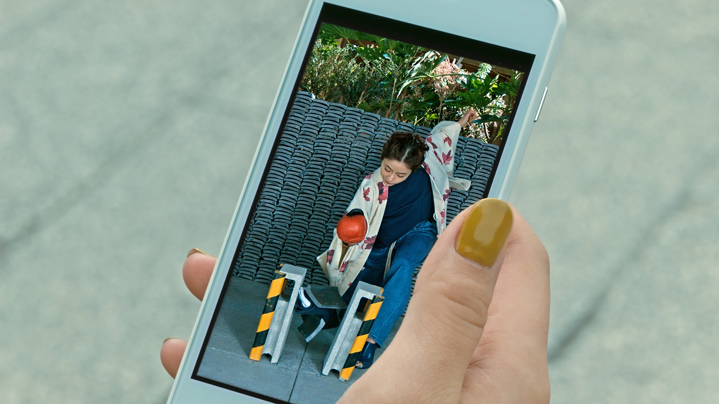東京メトロ「Find my Tokyo.」のキャンペーンCM「浅草 ワクワクする遊びが生まれ続ける」編のワンシーン。