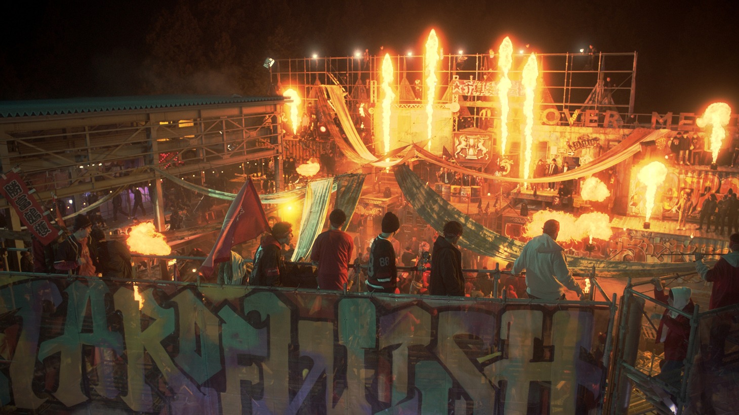 日清カップヌードルCM「ヤバい。なんか熱い。舞踏審議篇」のワンシーン。