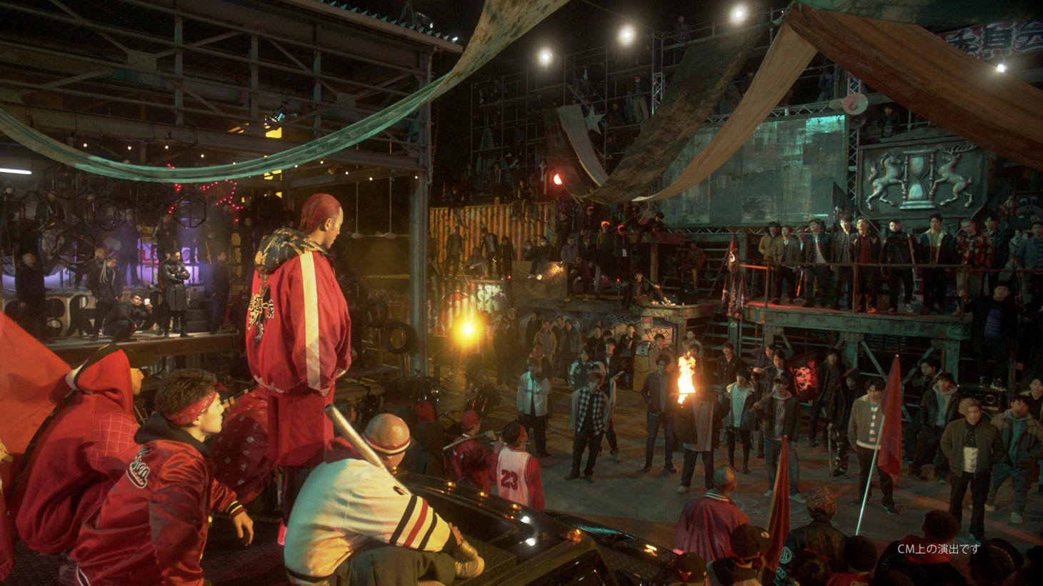 日清カップヌードルCM「ヤバい。なんか熱い。舞踏審議篇」のワンシーン。