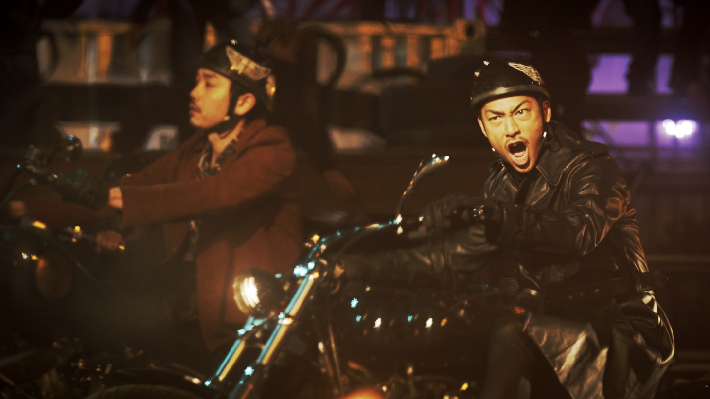 日清カップヌードルCM「ヤバい。なんか熱い。舞踏審議篇」のワンシーン。