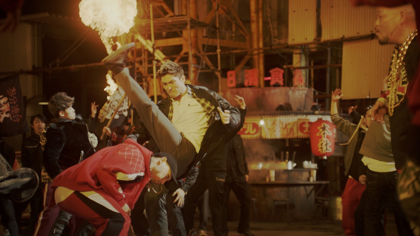 日清カップヌードルCM「ヤバい。なんか熱い。舞踏審議篇」のワンシーン。