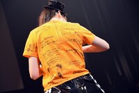 スタッフからのメッセージが入った柏木ひなたの生誕Tシャツ。