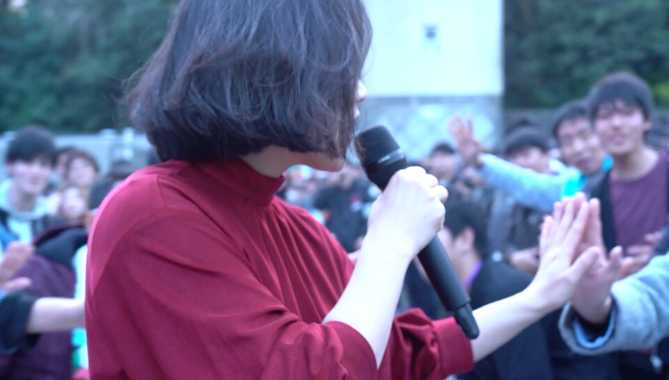 yui（Vo, G）（提供：Sony Music）