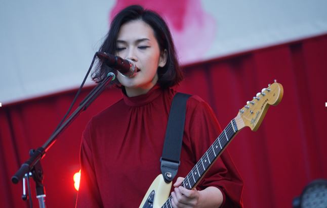 yui（Vo, G）（提供：Sony Music）