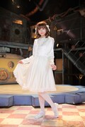 「『ギア-GEAR-』East Version」でドールを演じる安本彩花（私立恵比寿中学）。