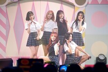 「Popteen絆フェス」でパフォーマンスを披露したGFRIEND。（写真提供：KING RECORDS）