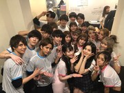 「Popteen絆フェス」バックヤードの様子。（写真提供：KING RECORDS）