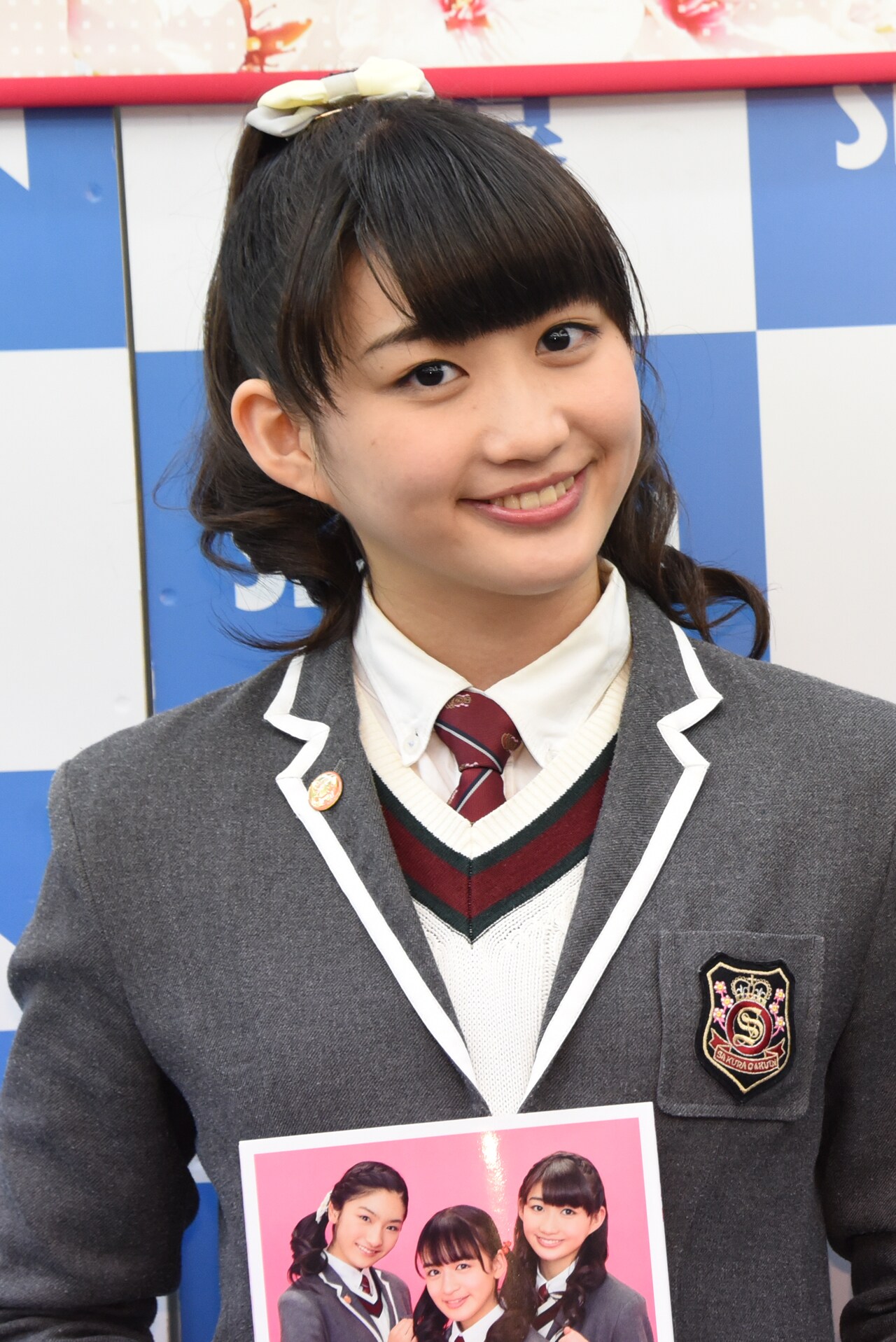 岡崎百々子 - さくら学院2017年度卒業生が写真集お渡し会を実施