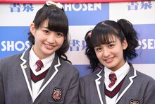 左から岡崎百々子、山出愛子。