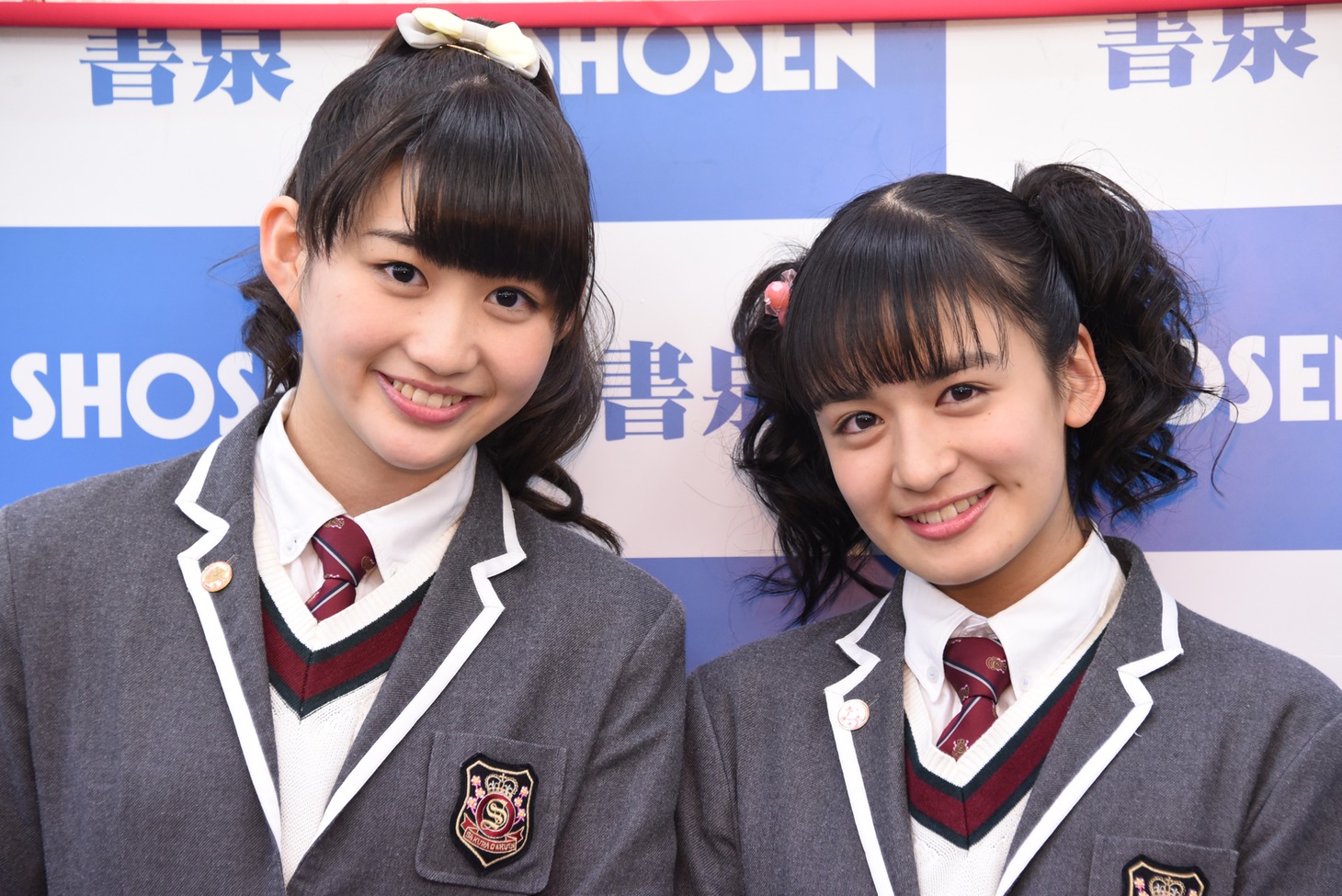 左から岡崎百々子、山出愛子。
