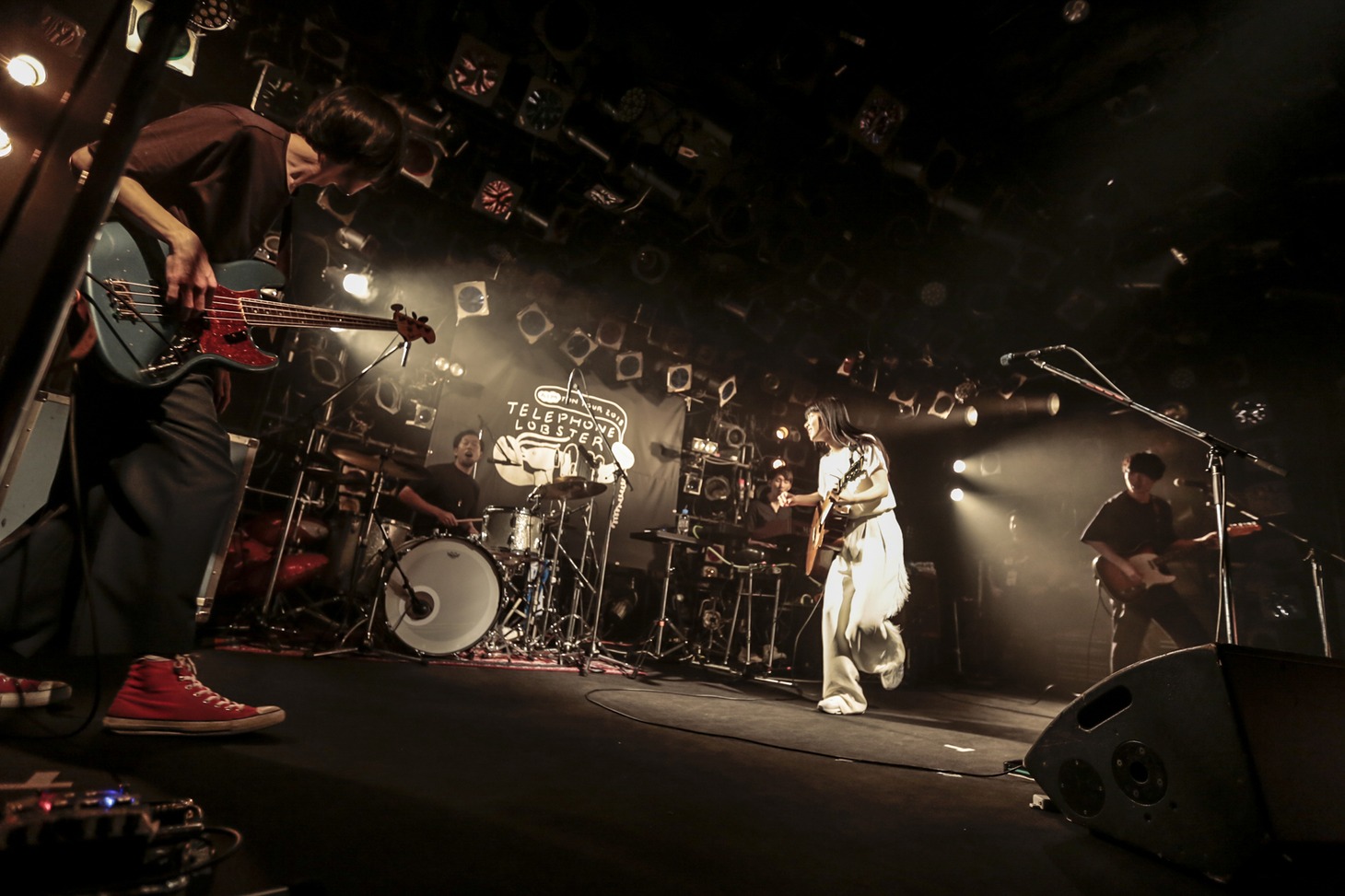 2018年3月31日に行われた「AIMYON TOUR 2018 -TELEPHONE LOBSTER-」東京・渋谷CLUB QUATTRO公演の様子。（撮影：鳥居洋介）