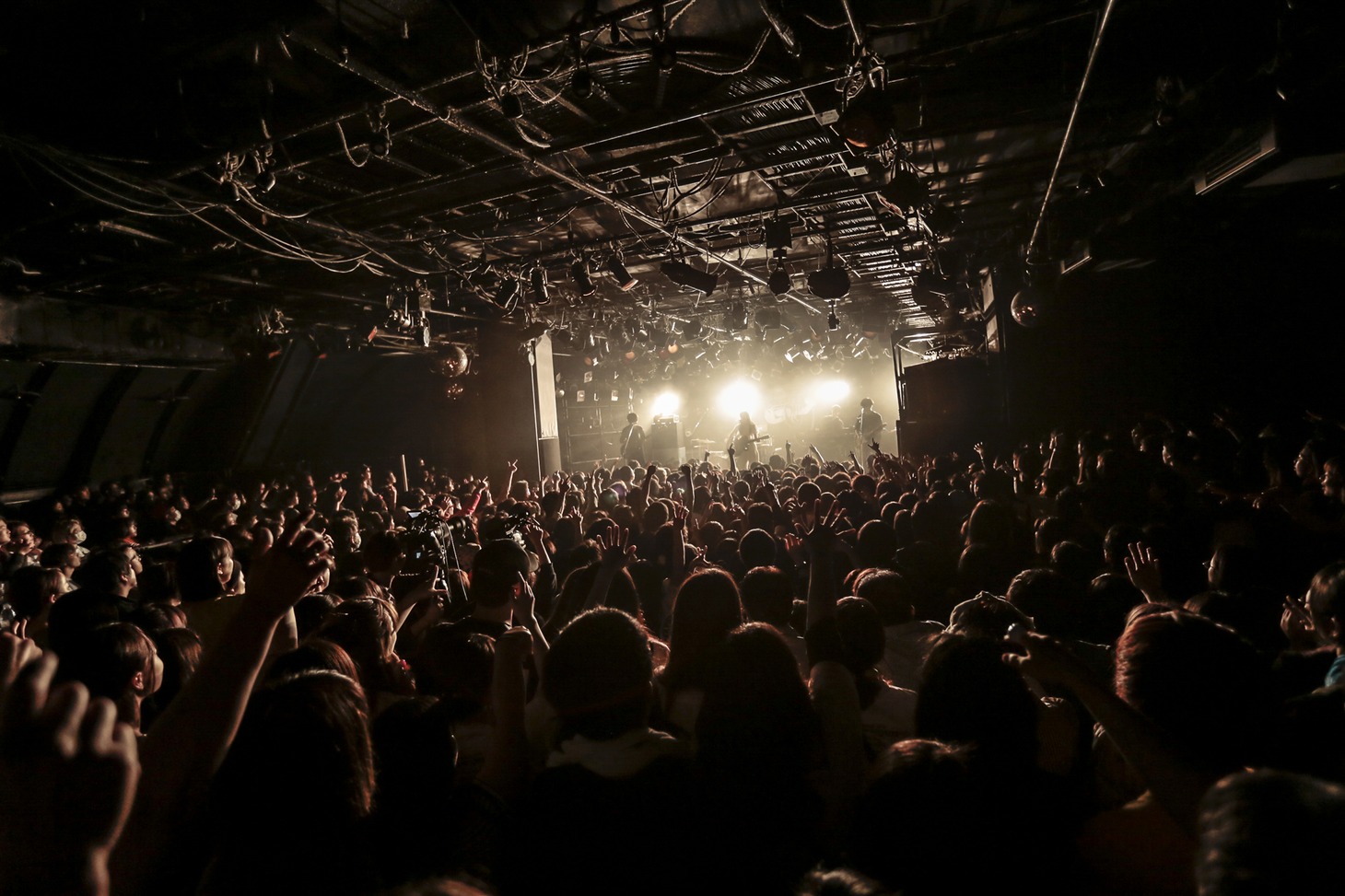 2018年3月31日に行われた「AIMYON TOUR 2018 -TELEPHONE LOBSTER-」東京・渋谷CLUB QUATTRO公演の様子。（撮影：鳥居洋介）
