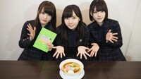 左から高瀬愛奈、齊藤京子、佐々木美玲。