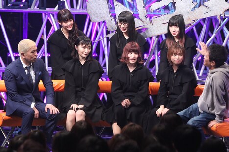 BiSHとダウンタウン。 (c)フジテレビ