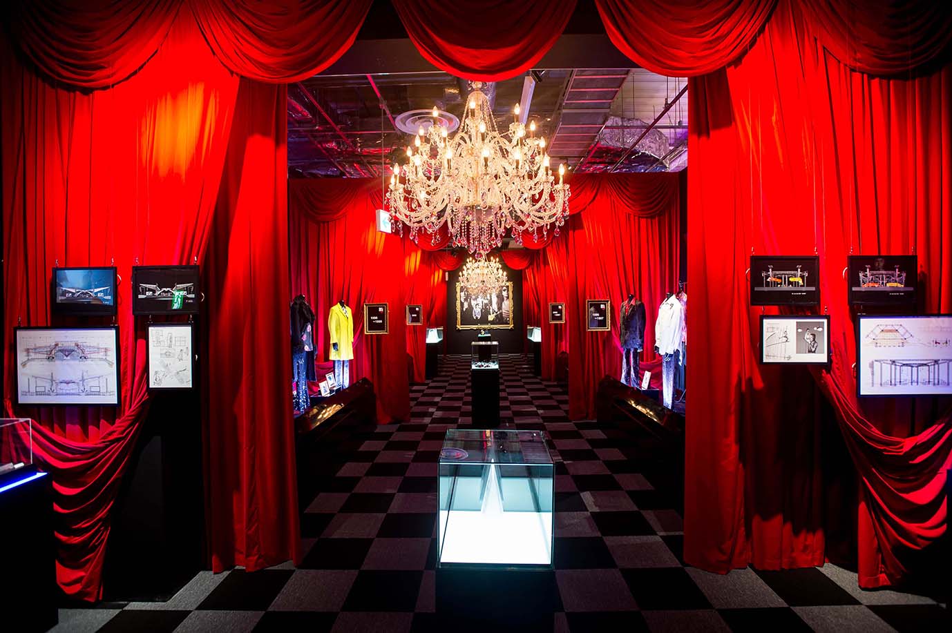 「B'z 30th Year Exhibition "SCENES" 1988-2018」前期会場の様子。