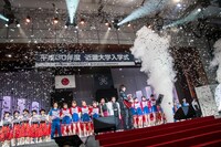 「平成30年度近畿大学入学式」エンディングの様子。（撮影：古川朋久）